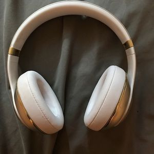 Beats Wireless Studio 3’s (Gold)